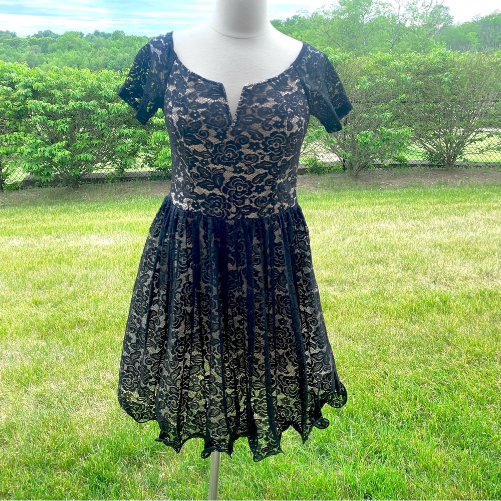 🌹HP🌹Chi Chi of London Lace Dress